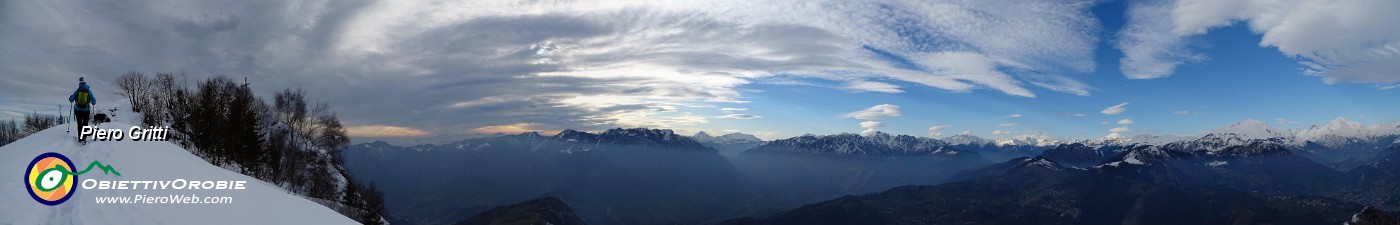 03 Panoramica dalla vetta del Monte Gioco verso la Val Brembana.jpg